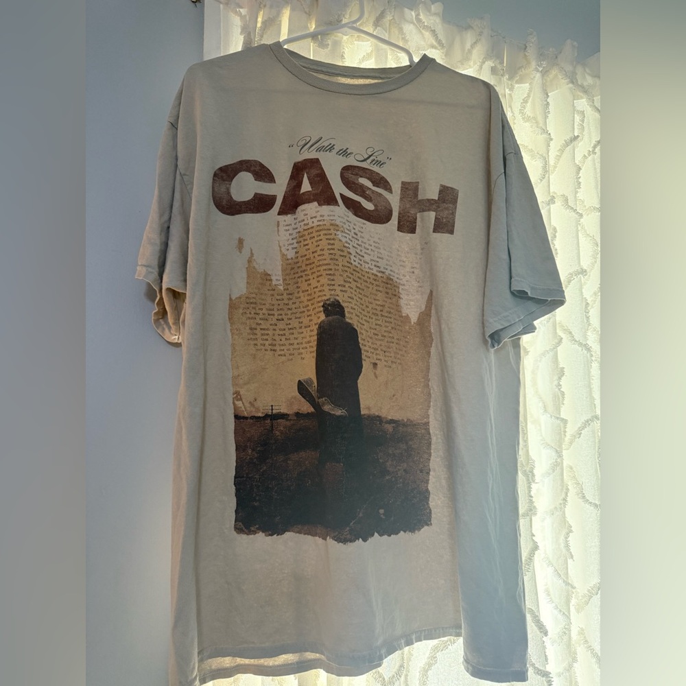Johnny Cash Graphic T-Shirt! Urban Outfitters !